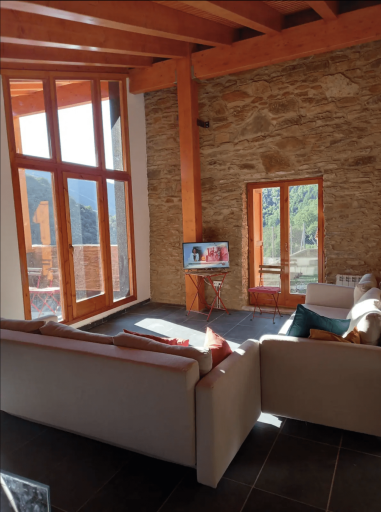 Cal Cavale Salon ventanal